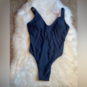 Lululemon Waterside V Neck One Piece Skimpy Swim Suit Size 8 TRNV True Navy New